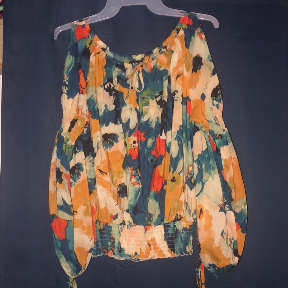 Long sleeve flowery 🌸 shirt